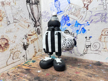 Load image into Gallery viewer, Notts County magpie 1978/83 kit with woolly hat