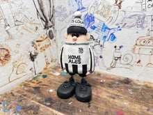 Load image into Gallery viewer, Notts County shirt 1988 (toonie) with woolly hat no