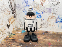 Load image into Gallery viewer, Notts County shirt 1988 (toonie) with woolly hat no