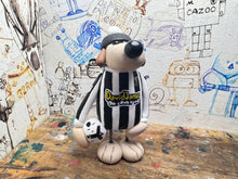 Load image into Gallery viewer, Notts county Gromit 2025/26 shirt with woolly hat