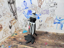 Load image into Gallery viewer, Notts County magpie home 2024 kit with woolly hat