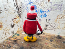 Load image into Gallery viewer, Nottingham Forest 2021/22 penguin with woolly hat & ball