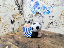 Load image into Gallery viewer, Sheffield Wednesday football snail kit 2025 hame kit