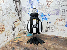 Load image into Gallery viewer, Notts County magpie home 2017 kit with woolly hat