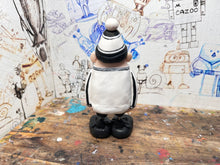 Load image into Gallery viewer, Notts County shirt 1988 (toonie) with woolly hat no