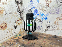 Load image into Gallery viewer, Notts County magpie home 2010 kit with woolly hat