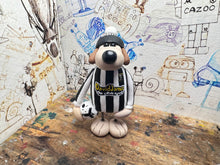 Load image into Gallery viewer, Notts county Gromit 2025/26 shirt with woolly hat
