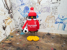Load image into Gallery viewer, Nottingham Forest 1988 penguin with woolly hat & ball