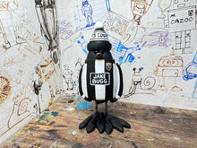 Load image into Gallery viewer, Notts County magpie home 2017 kit with woolly hat