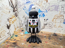 Load image into Gallery viewer, Notts County magpie home 2025/26 kit with woolly hat