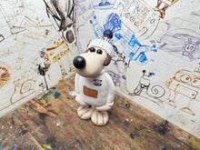 Load image into Gallery viewer, Gromit in his Preston North End fc shirt 2025/26 woolly hat