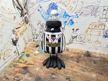 Load image into Gallery viewer, Notts County magpie home 2025/26 kit with woolly hat