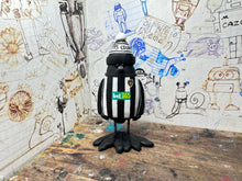 Load image into Gallery viewer, Notts County magpie home 2010 kit with woolly hat
