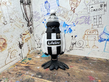 Load image into Gallery viewer, Notts County magpie home 2019 kit with woolly hat