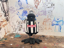 Load image into Gallery viewer, Notts County magpie kit 2016 with woolly hat kit