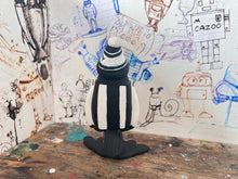 Load image into Gallery viewer, Notts County magpie kit 2021 with woolly hat