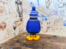 Load image into Gallery viewer, Leicester City penguin 1994/96 shirt with woolly hat
