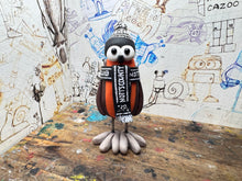 Load image into Gallery viewer, Notts County Robin scarf &amp; woolly hat
