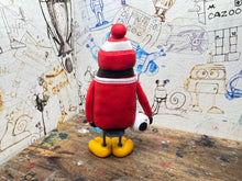 Load image into Gallery viewer, Nottingham Forest penguin 1998/20 shirt home with woolly hat &amp; ball
