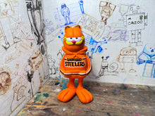 Load image into Gallery viewer, Garfield in his Sheffield Steelers Hoody
