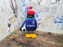 Load image into Gallery viewer, Nottingham Forest penguin 1993/95 shirt Away with woolly hat &amp; ball
