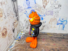 Load image into Gallery viewer, Garfield in his Deadpool &amp; wolverine Hoody
