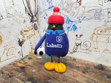 Load image into Gallery viewer, Nottingham Forest penguin 1993/95 shirt Away with woolly hat &amp; ball
