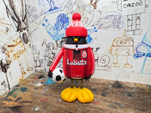 Load image into Gallery viewer, Nottingham Forest 1996 penguin with woolly hat &amp; ball
