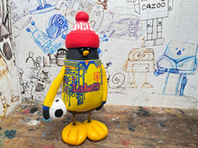 Load image into Gallery viewer, Nottingham Forest 1995/97 penguin with woolly hat &amp; ball
