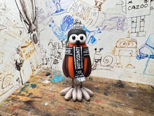 Load image into Gallery viewer, Notts County Robin scarf &amp; woolly hat

