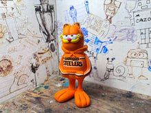 Load image into Gallery viewer, Garfield in his Sheffield Steelers Hoody
