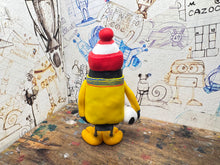 Load image into Gallery viewer, Nottingham Forest 1995/97 penguin with woolly hat &amp; ball
