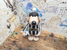 Load image into Gallery viewer, Notts county Gromit 2025/26 shirt with woolly hat

