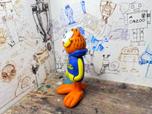 Load image into Gallery viewer, Garfield in his Valentino Rossi Hoody
