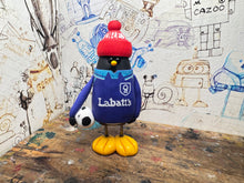 Load image into Gallery viewer, Nottingham Forest penguin 1993/95 shirt Away with woolly hat &amp; ball
