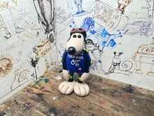 Load image into Gallery viewer, race suit Gromit in his Kyle ride race suit
