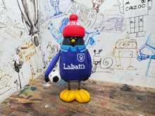Load image into Gallery viewer, Nottingham Forest penguin 1993/95 shirt Away with woolly hat &amp; ball
