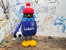 Load image into Gallery viewer, Nottingham Forest penguin 1993/95 shirt Away with woolly hat &amp; ball
