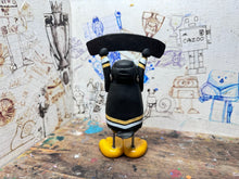 Load image into Gallery viewer, Nottingham Panthers Ice hockey penguin with scarf
