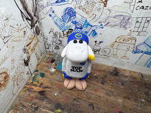 Load image into Gallery viewer, Leeds utd sheep with woolly hat top man shirt
