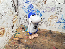 Load image into Gallery viewer, Leeds utd sheep with woolly hat top man shirt
