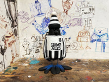 Load image into Gallery viewer, Notts County magpie retro kit 1987 with woolly hat
